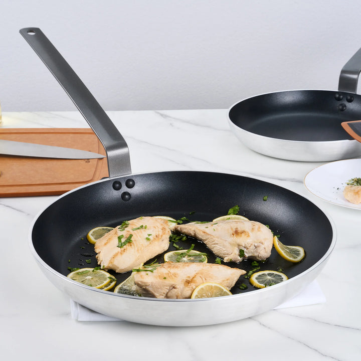 Restaurantware Met Lux 14 Inch Non-Stick Heavy-Duty Induction Ready Fry Pans, Aluminum - Restaurant Equipment and Smallwares - Canadian Distribution - Ships Free Within Canada on Orders Above CAD $199