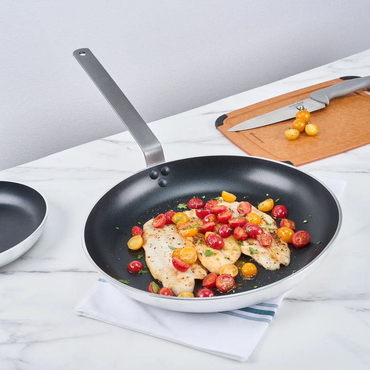 Restaurantware Met Lux 16 Inch Non-Stick Heavy-Duty Induction Ready Fry Pans, Aluminum - Restaurant Equipment and Smallwares - Canadian Distribution - Ships Free Within Canada on Orders Above CAD $199