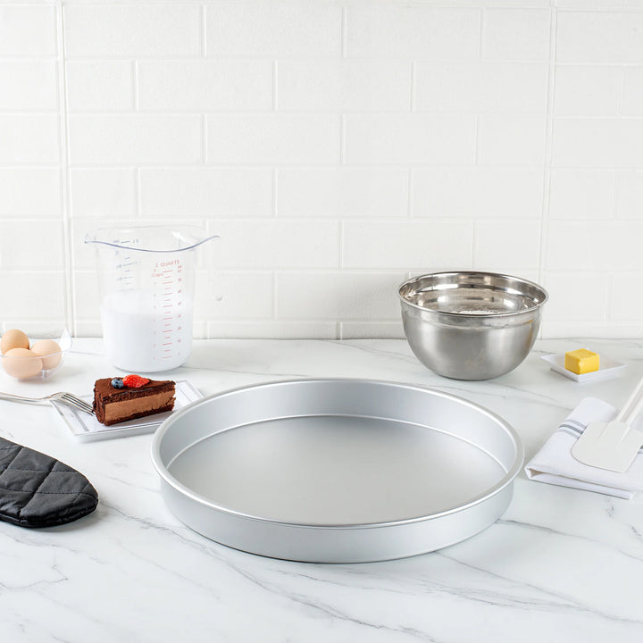 Restaurantware Met Lux 16 x 16 x 2 Inch Cake Pans, Aluminum, Round, Straight-Sided - Restaurant Equipment and Smallwares - Canadian Distribution - Ships Free Within Canada on Orders Above CAD $199