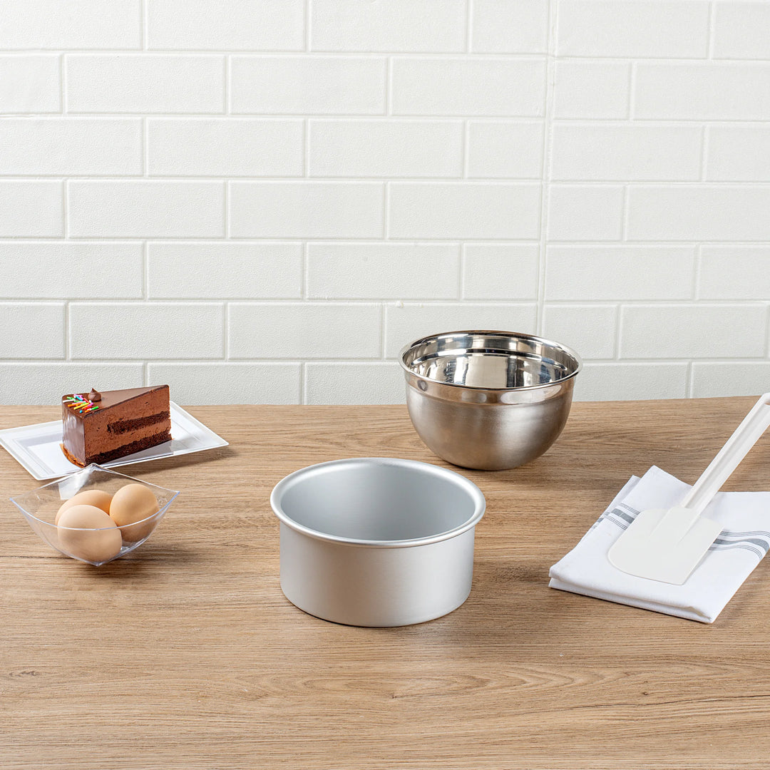 Restaurantware Met Lux 6 x 6 x 3 Inch Cake Pans, Aluminum, Round, Straight-Sided - Restaurant Equipment and Smallwares - Canadian Distribution - Ships Free Within Canada on Orders Above CAD $199