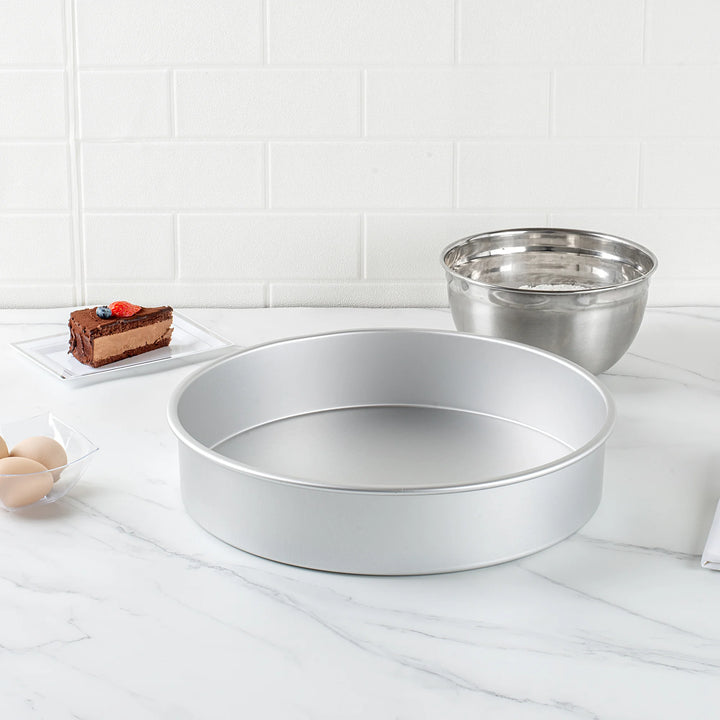 Restaurantware Met Lux 14 x 14 x 3 Inch Cake Pans, Aluminum, Round, Straight-Sided - Restaurant Equipment and Smallwares - Canadian Distribution - Ships Free Within Canada on Orders Above CAD $199