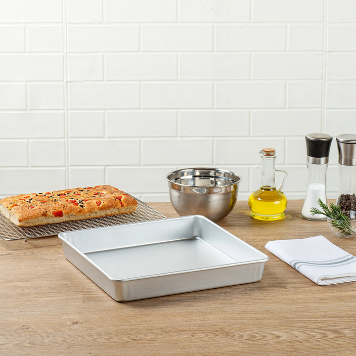 Restaurantware Met Lux 12 x 10 x 2 Inch2 Cake Pans, Aluminum, Square - Restaurant Equipment and Smallwares - Canadian Distribution - Ships Free Within Canada on Orders Above CAD $199