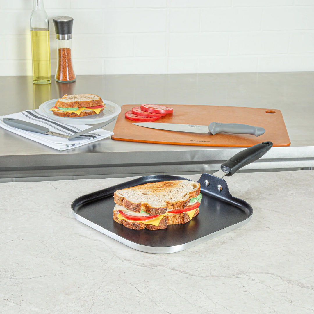 Restaurantware Met Lux 11 Inch Non-Stick Griddles, Bakelite Handles, Aluminum, Square - 10 Units/Case - Restaurant Equipment and Smallwares - Canadian Distribution - Ships Free Within Canada on Orders Above CAD $199