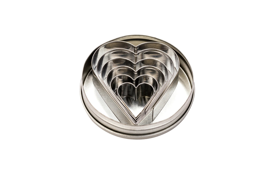 Restaurantware Pastry Tek 6-Piece Metal Heart Cookie Cutter Set, In Round Tin Box - Restaurant Equipment and Smallwares - Canadian Distribution