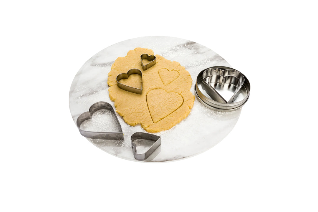 Restaurantware Pastry Tek 6-Piece Metal Heart Cookie Cutter Set, In Round Tin Box - Restaurant Equipment and Smallwares - Canadian Distribution - Ships Free Within Canada on Orders Above CAD $199