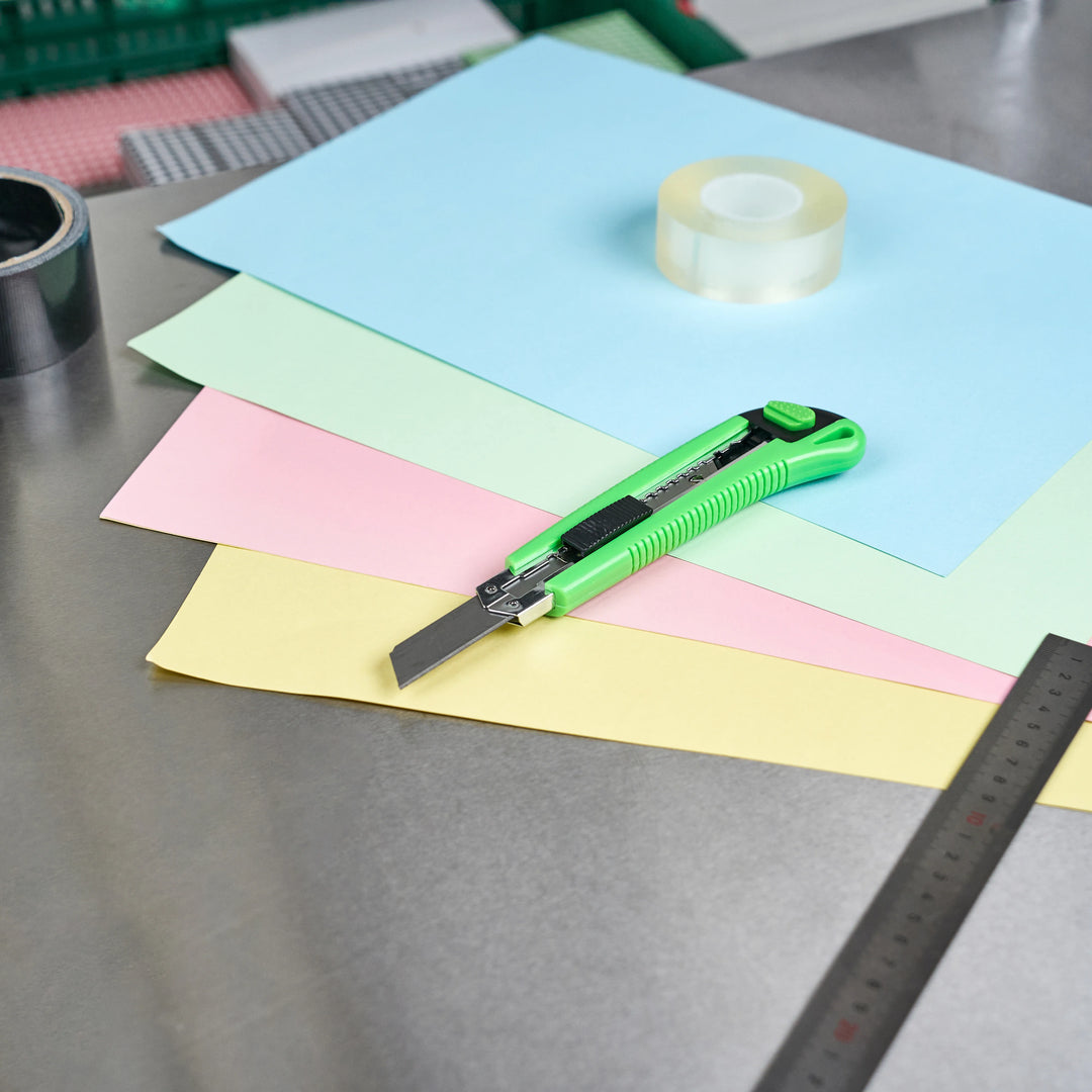 Restaurantware Utility Knives, Snap Off Blade, Green, 6.75 Inch - Restaurant Equipment and Smallwares - Canadian Distribution - Ships Free Within Canada on Orders Above CAD $199