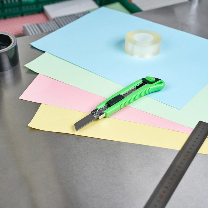 Restaurantware Utility Knives, Snap Off Blade, Green, 6.75 Inch - Restaurant Equipment and Smallwares - Canadian Distribution - Ships Free Within Canada on Orders Above CAD $199