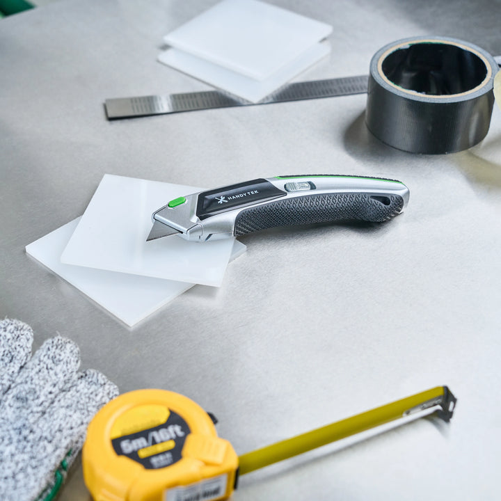 Restaurantware Heavy-Duty Utility Knives, Auto-Loading, Silver, 7 Inch - Restaurant Equipment and Smallwares - Canadian Distribution - Ships Free Within Canada on Orders Above CAD $199