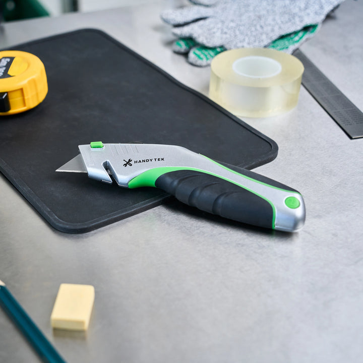 Restaurantware Heavy-Duty Utility Knives, Quick Change, Silver, 7 Inch - Restaurant Equipment and Smallwares - Canadian Distribution - Ships Free Within Canada on Orders Above CAD $199