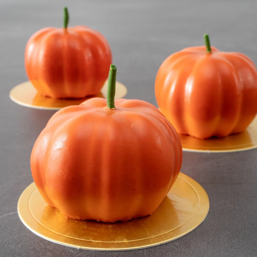 Restaurantware Pastry Tek 6-Compartment Silicone Pumpkin Mold - Restaurant Equipment and Smallwares - Canadian Distribution - Ships Free Within Canada on Orders Above CAD $199