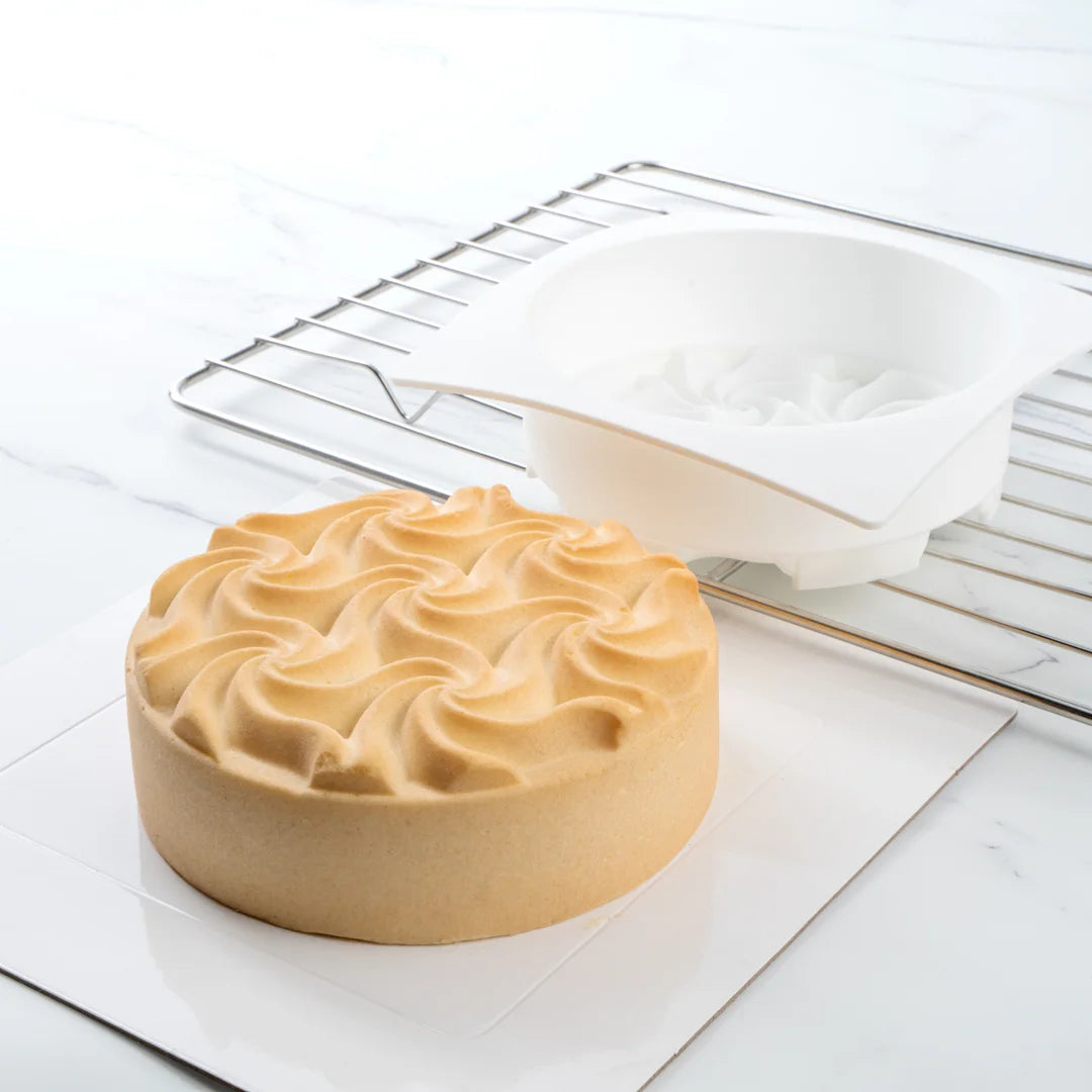 Restaurantware Pastry Tek Silicone Swirl Cake Baking Molds - Restaurant Equipment and Smallwares - Canadian Distribution - Ships Free Within Canada on Orders Above CAD $199