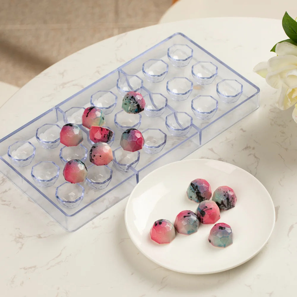 Restaurantware Pastry Tek 21-Compartment Diamond Candy & Chocolate Mold, Polycarbonate - Restaurant Equipment and Smallwares - Canadian Distribution - Ships Free Within Canada on Orders Above CAD $199