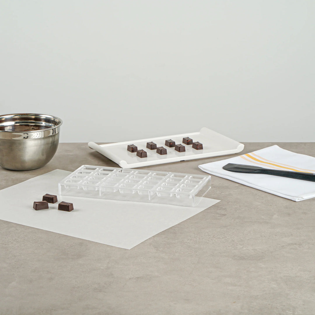 Restaurantware Pastry Tek 28-Compartment Wave Candy & Chocolate Molds, Polycarbonate - Restaurant Equipment and Smallwares - Canadian Distribution - Ships Free Within Canada on Orders Above CAD $199