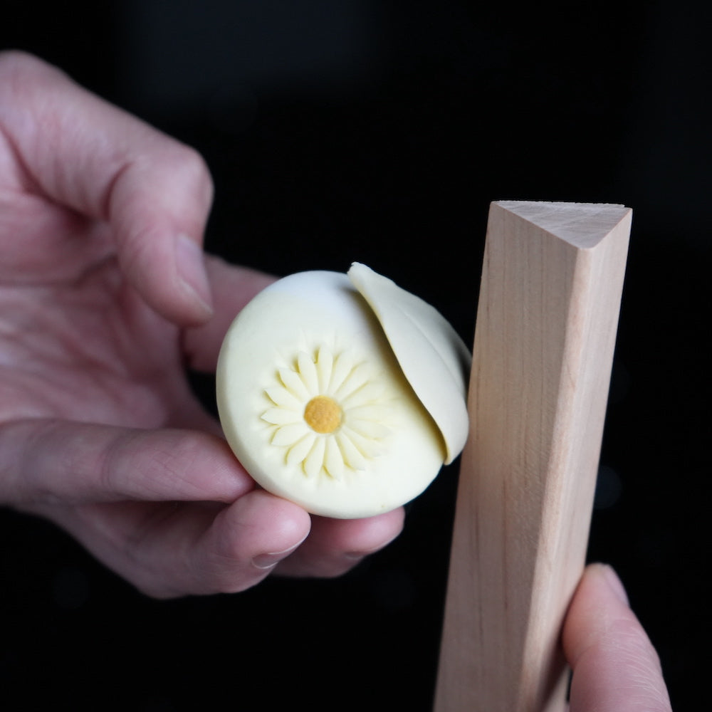 KADO ICHIKA Tige triangulaire en noyer avec pistil de 7 mm - Distribution canadienne - Livraison gratuite au Canada pour toute commande de plus de 199 CAD