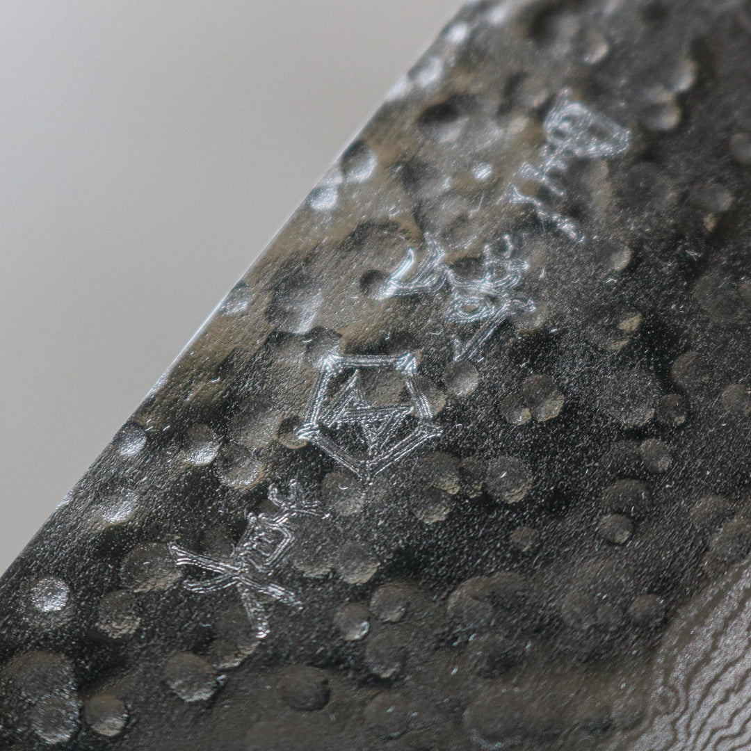 Makoto Kurosaki Santoku Tsuchime en acier damassé 165 mm