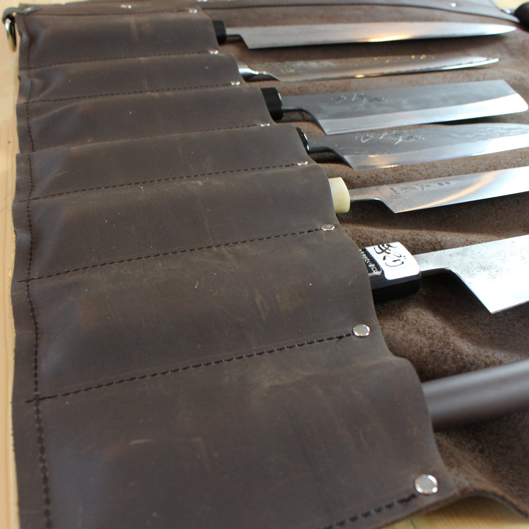 Enrouleur de couteaux en cuir