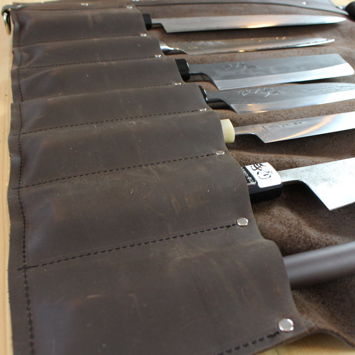 Enrouleur de couteaux en cuir