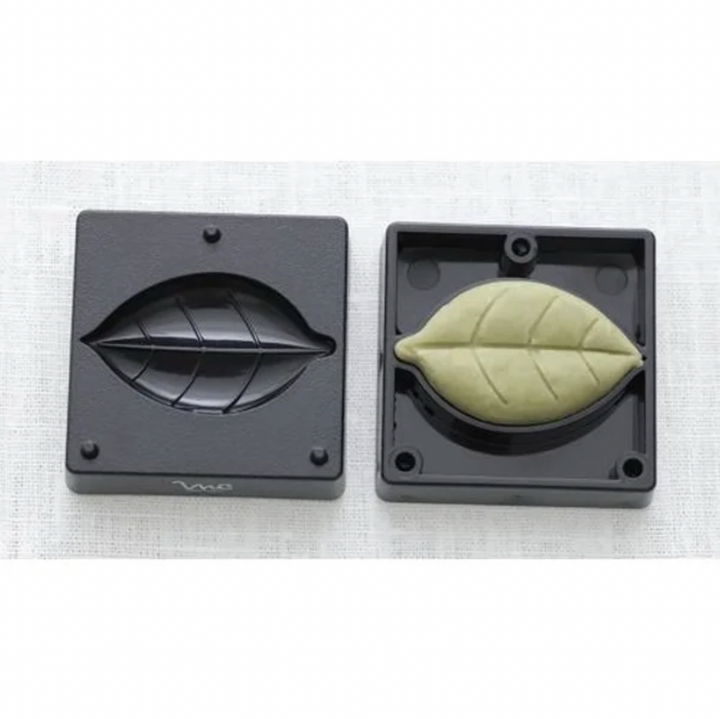 MACHIKO CHIBA Japanese Sweets Mould Set, Leaf Nerikiri - Canadian Distribution - Ships Free Within Canada on Orders Above CAD $199