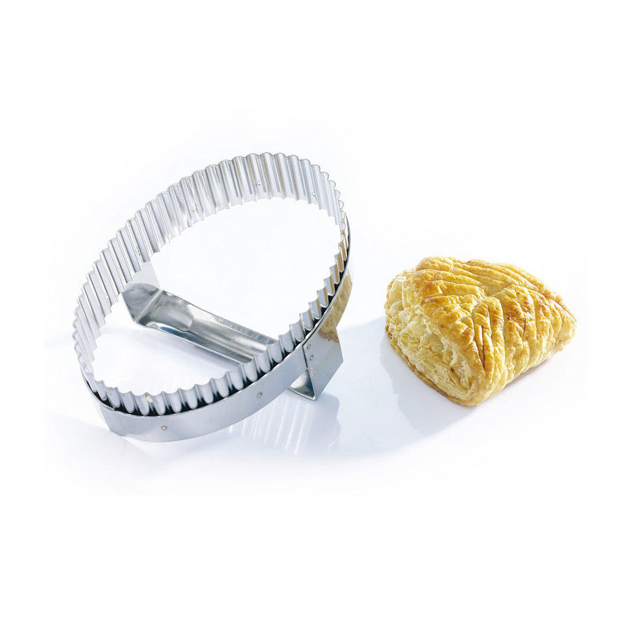 MATFER BOURGEAT Stainless Steel Turnover Cutter with Handle, 6 3/4" - Canadian Distribution - Ships Free Within Canada on Orders Above CAD $199