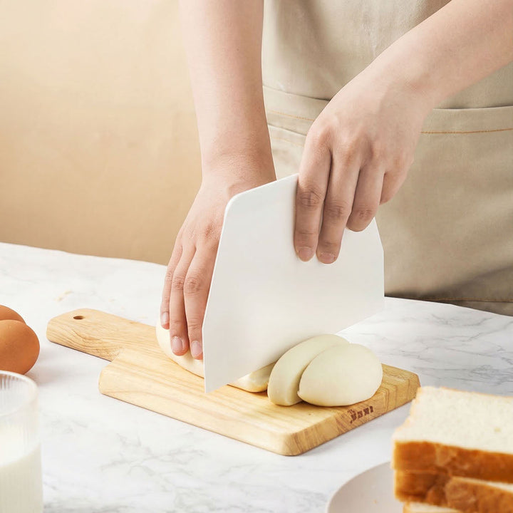 SANNENG Antibacterial PP Dough Scraper (Hard/Rigid), 133 × 95 mm - Canadian Distribution - Ships Free Within Canada on Orders Above CAD $199