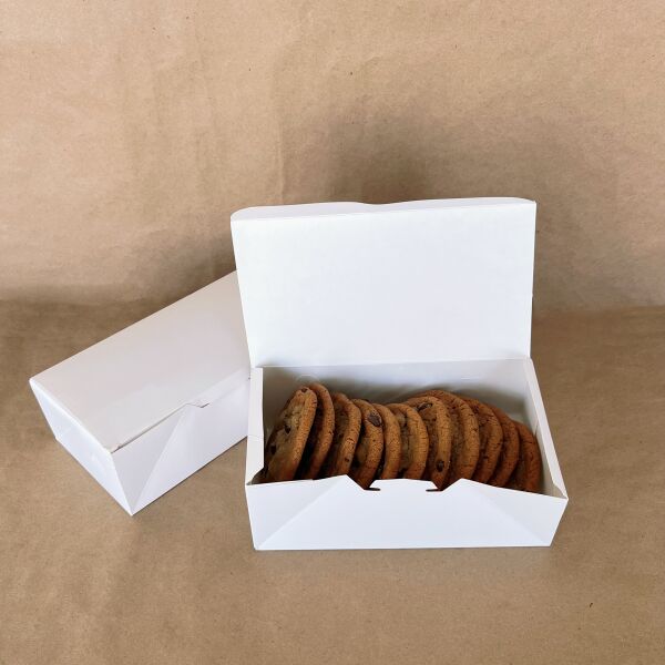Medium Snack Plain Vented 8.25" x 4.5" x 2.75" 400cs - Disposable Take Away Food Packaging - Canadian Distribution
