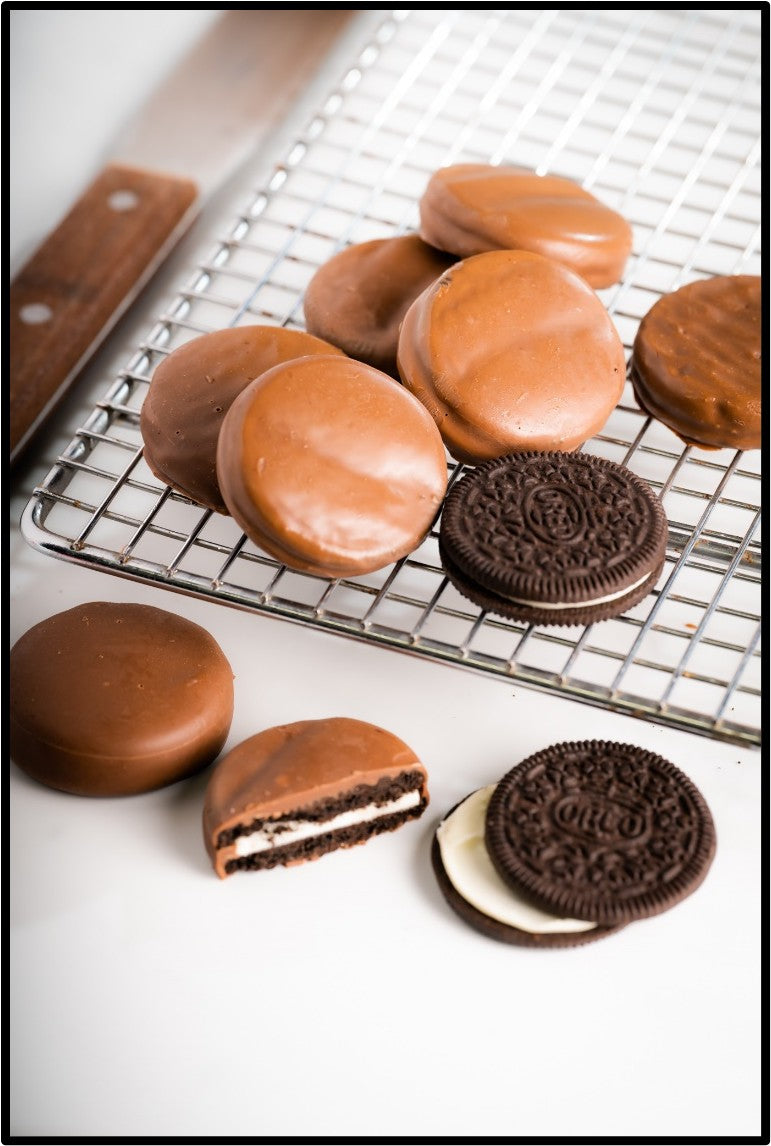 Milk Chocolate Covered Oreos (8 pieces) x 24 - Canadian Distribution